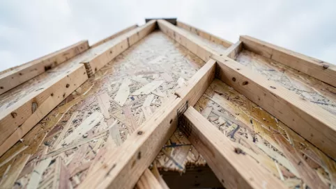 co zamiast deskowania dachu