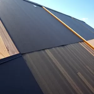 Ile kosztuje deskowanie i papowanie dachu