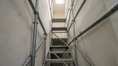 jakie rusztowanie na klatkę schodową
